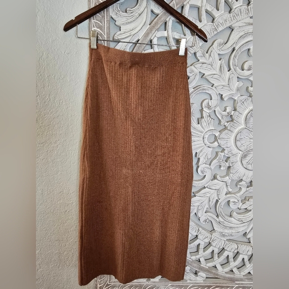 FREE PEOPLE Women’s Skyline Midi Skirt  Ribbed Front Split Cocoa Heather M - Picture 4 of 5
